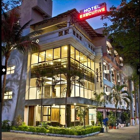 Hotel Executive Surat Esterno foto