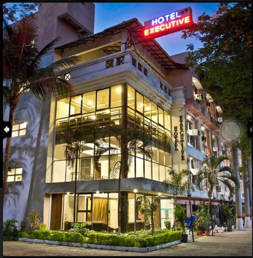 Hotel Executive Surat Esterno foto