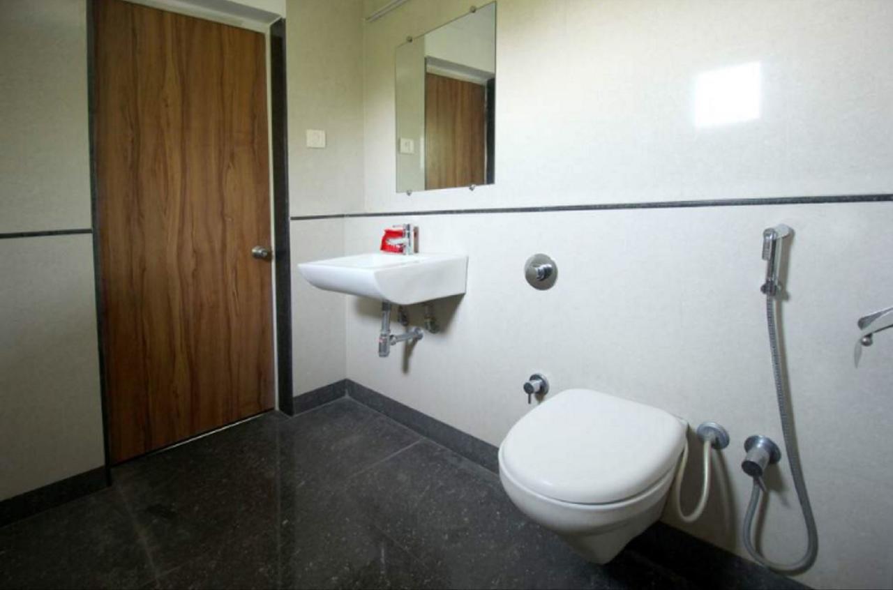 Hotel Executive Surat Esterno foto