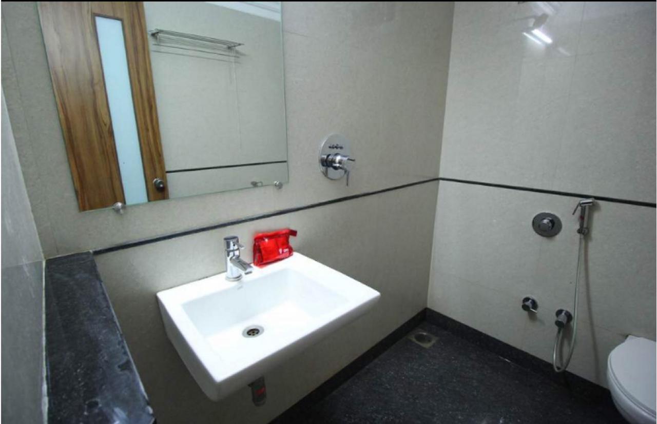 Hotel Executive Surat Esterno foto