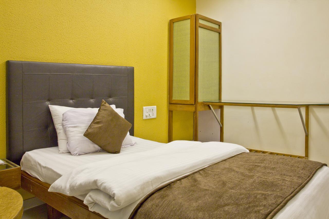 Hotel Executive Surat Esterno foto