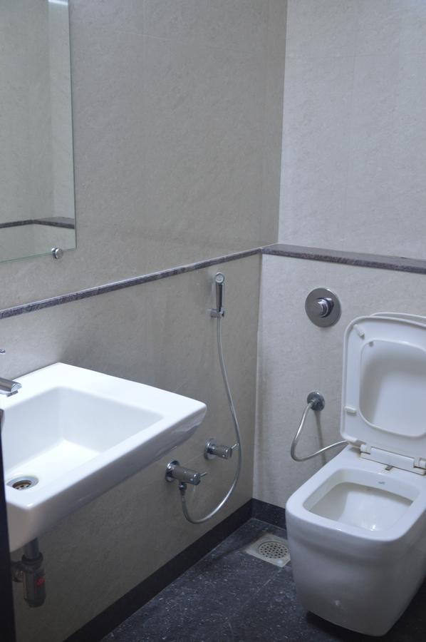 Hotel Executive Surat Esterno foto